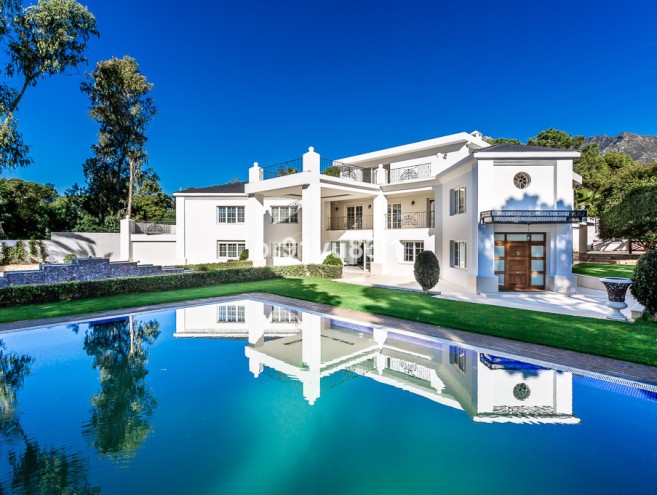 Villa for sale in The Golden Mile, Marbella