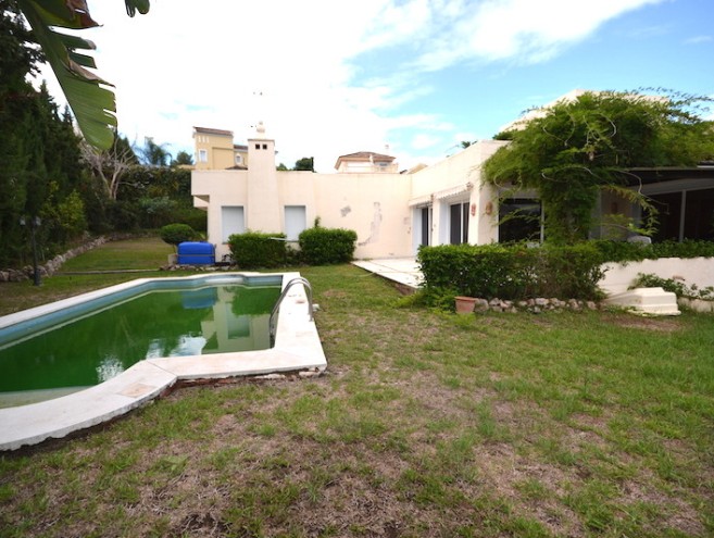 Villa for sale in Nueva Andalucía, Marbella