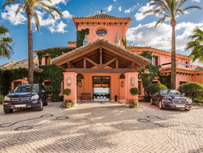 Villa for sale in Nueva Andalucía, Marbella