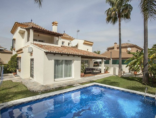 Villa for sale in Nueva Andalucía, Marbella