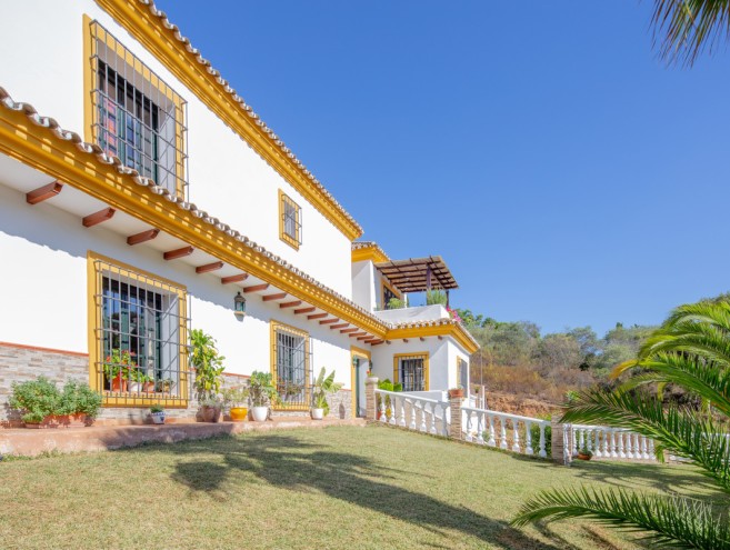 Villa for sale in Elviria, Marbella