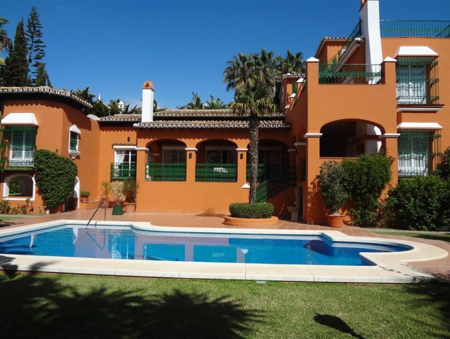 Villa for sale in Bahía de Marbella, Marbella