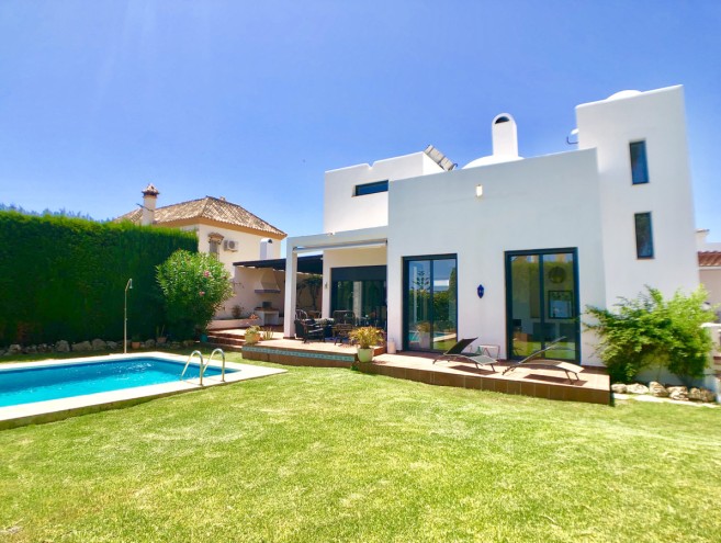 Villa for sale in Nueva Andalucía, Marbella