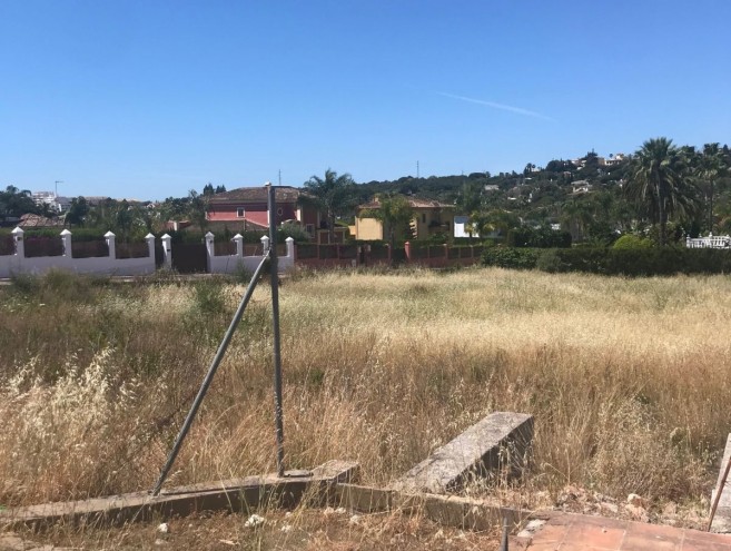 Terrain for sale in Nueva Andalucía, Marbella