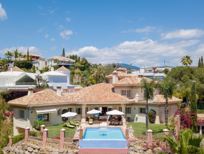 Villa for sale in La Quinta, Marbella