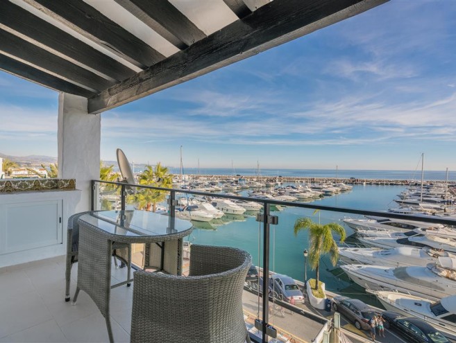 Apartment for sale in Puerto Banús, Marbella