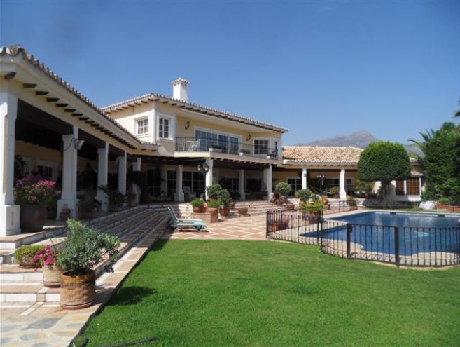 Villa for sale in La Quinta, Marbella