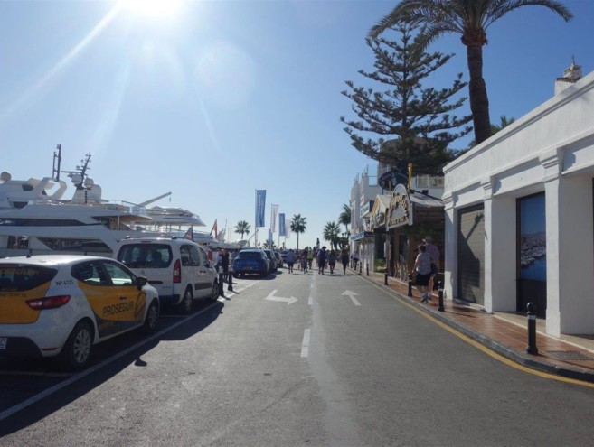 Commercial for sale in Puerto Banús, Marbella